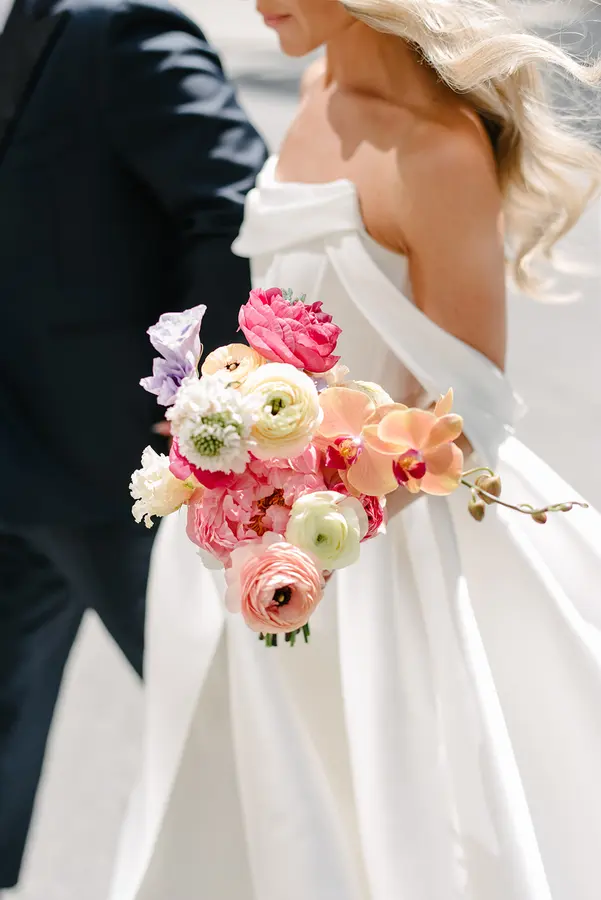 Andrea & Evan wedding florals at Clay at The Gardiner Museum by Mythology Floral Art, Toronto, photograph by Liza Litvinovich