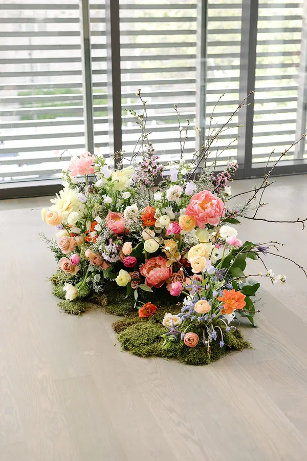 Andrea & Evan wedding florals at Clay at The Gardiner Museum by Mythology Floral Art, Toronto, photograph by Liza Litvinovich