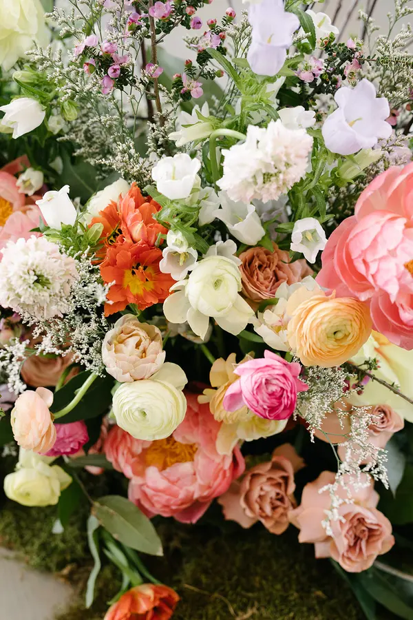 Andrea & Evan wedding florals at Clay at The Gardiner Museum by Mythology Floral Art, Toronto, photograph by Liza Litvinovich