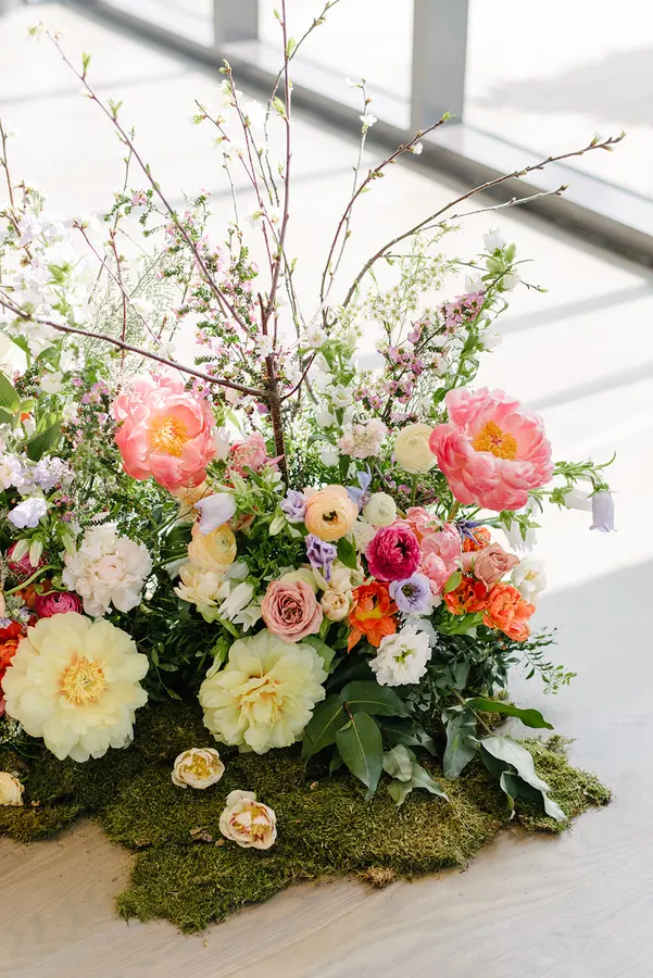 Andrea & Evan wedding florals at Clay at The Gardiner Museum by Mythology Floral Art, Toronto, photograph by Liza Litvinovich