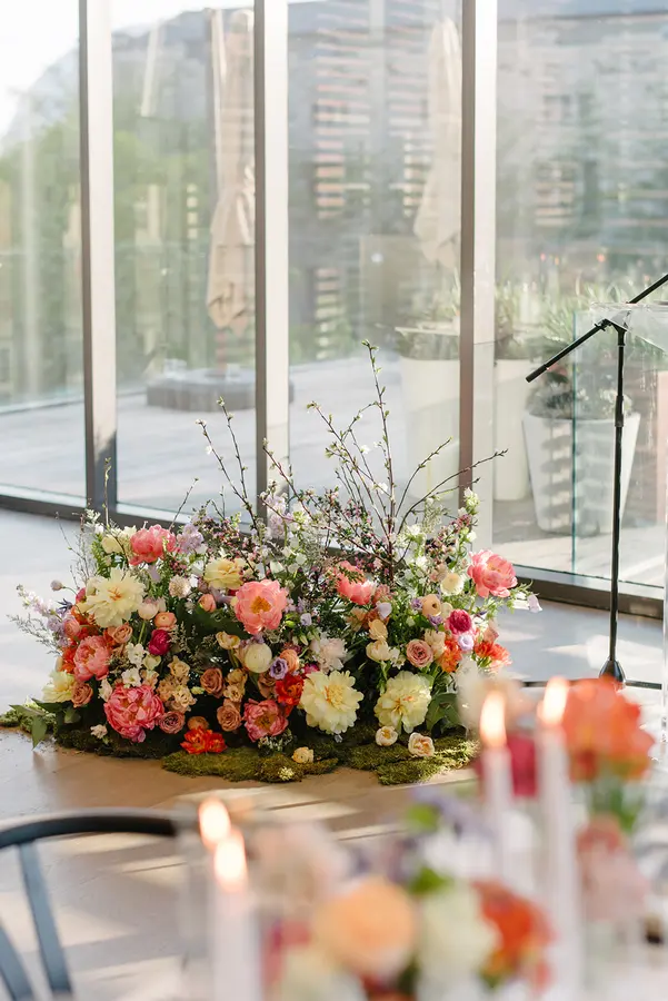 Andrea & Evan wedding florals at Clay at The Gardiner Museum by Mythology Floral Art, Toronto, photograph by Liza Litvinovich