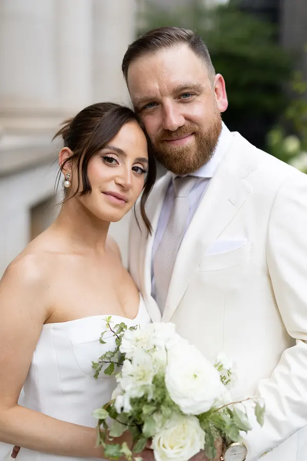 Jenn & Vince wedding florals by Mythology Floral Art, Toronto, photograph by Zsuzsi Pal