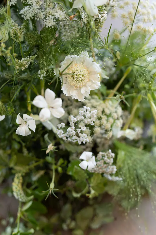 Jenn & Vince wedding florals by Mythology Floral Art, Toronto, photograph by Zsuzsi Pal