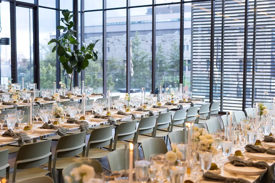 Jenn & Vince wedding florals by Mythology Floral Art, Toronto, photograph by Zsuzsi Pal