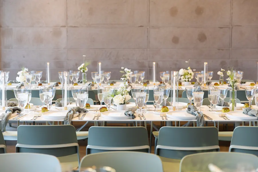 Jenn & Vince wedding florals by Mythology Floral Art, Toronto, photograph by Zsuzsi Pal