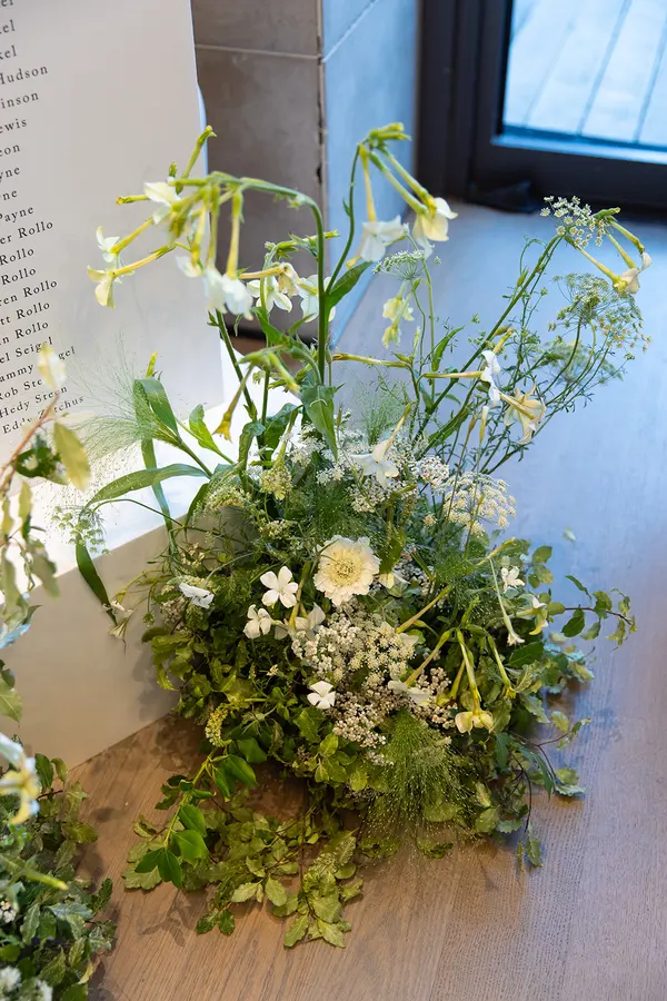 Jenn & Vince wedding florals by Mythology Floral Art, Toronto, photograph by Zsuzsi Pal