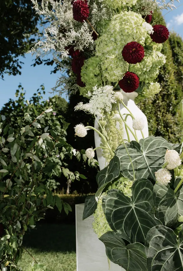 Nadia & Max wedding florals at Graydon Hall Manor by Mythology Floral Art, Toronto, photograph by Sara Kelly