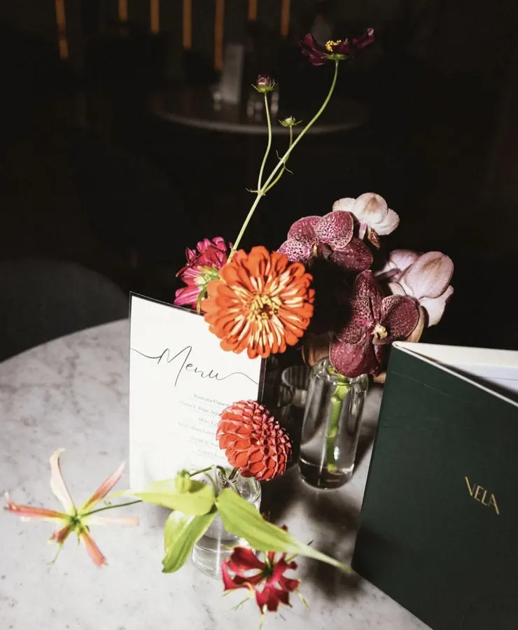 Rayna & Jamie wedding florals at Bar Volo by Mythology Floral Art, Toronto, photograph by Leann Weston