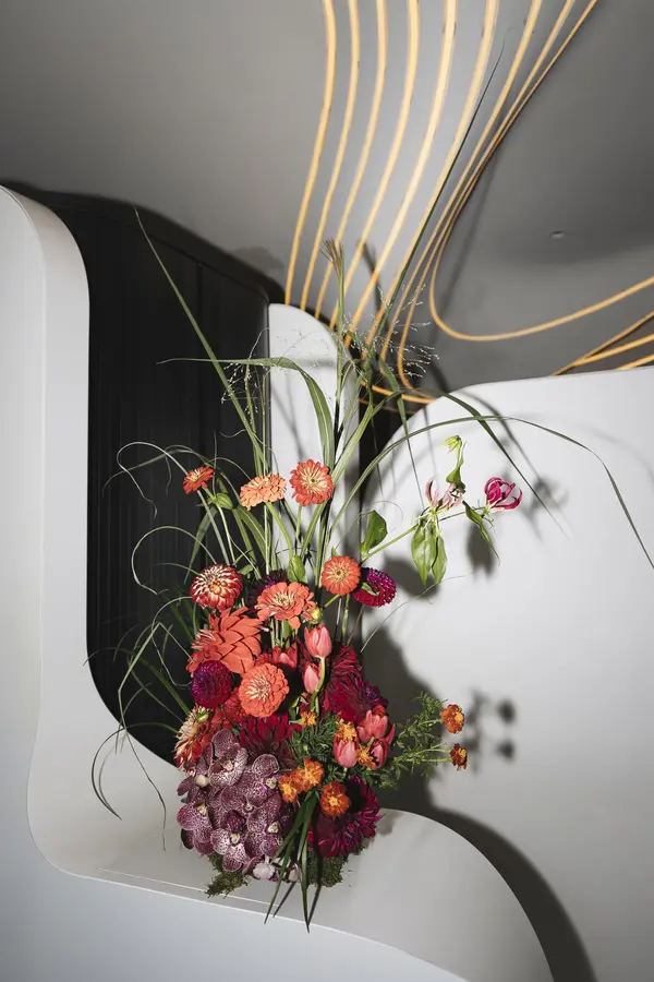 Rayna & Jamie wedding florals at Bar Volo by Mythology Floral Art, Toronto, photograph by Leann Weston